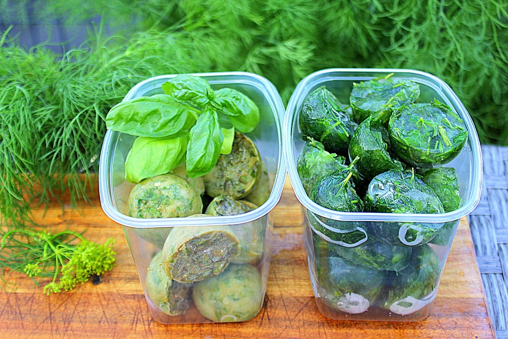 Как заморозить зелень кубиками