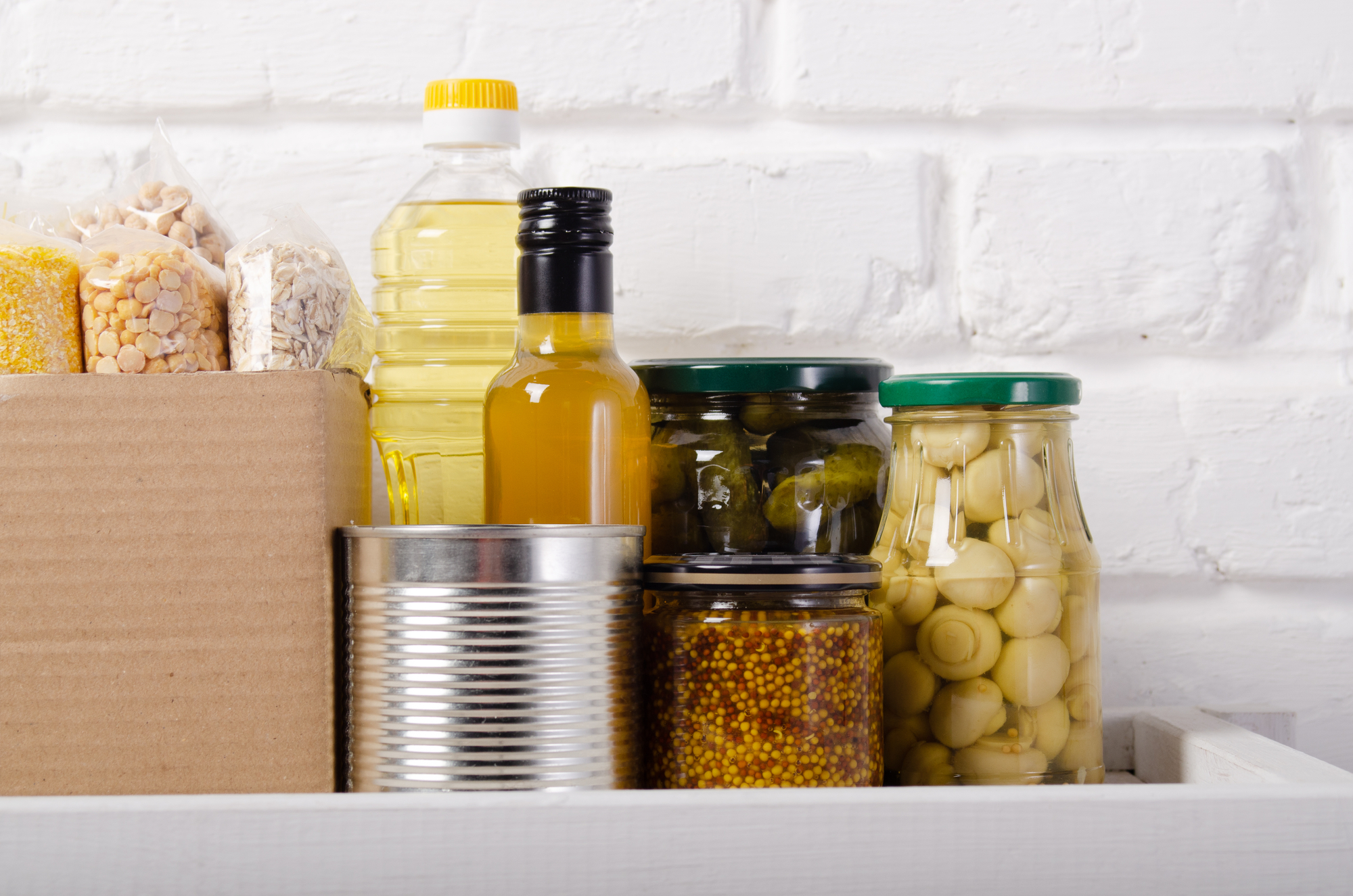 Памятка: как хранить запасы продуктов, лекарств, бытовой химии дома | Меню недели
